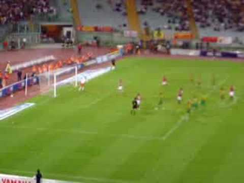 Sicignano Para Il Cucchiaio a Totti. Forza Lecce!!! UL