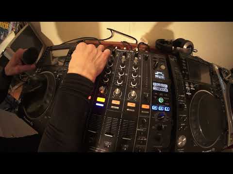 HOW TO SET  UP THE DJ MIC SO YOU DON'T GET ANY FEED BACK