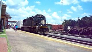 preview picture of video 'Southbound IC/CN Weed Spraying Train, 7 August 2010, McComb, MS'