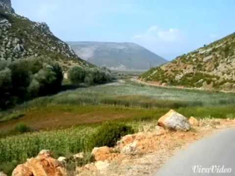 Mbrapa shtepise nje dege ftua. Gazmor isufllari