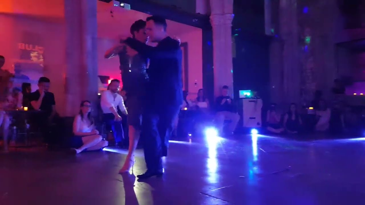 Video thumbnail for Vanessa Villalba & Facundo Pinero @ Tango Club London 2022 1/4