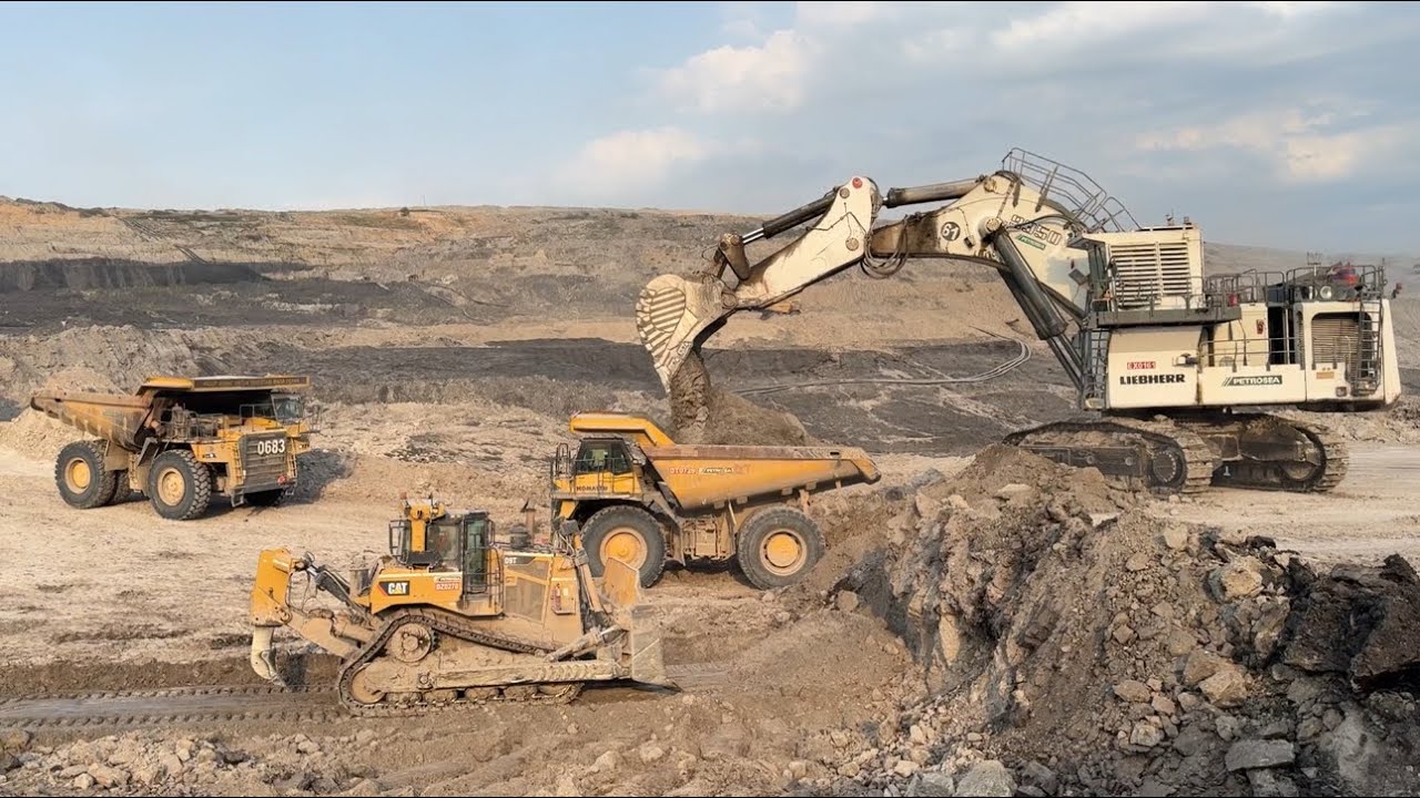 Liebherr R9350 Excavator Loading Blast Material on Hd 785