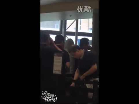 [FANCAM] 120521 SHINee @ LAX Airport Back To Korea [Onew Focused]