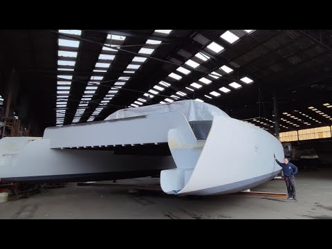 04.   Building 15m carbon performance catamaran - "CarbonBee"