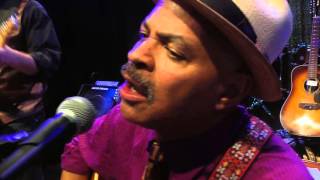 'She Just Wants to Be Loved' - Guy Davis - From The Extended Play Sessions