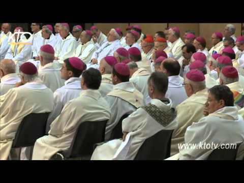 Lourdes, les évêques en prière