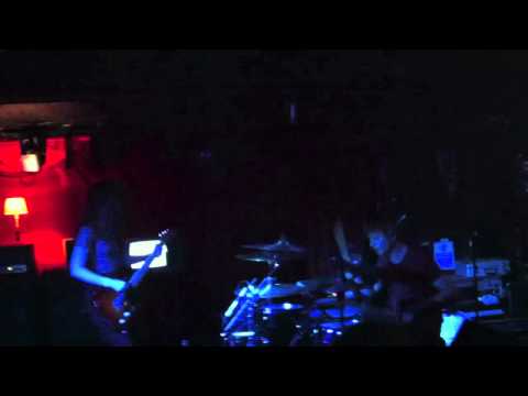 Blood Red Shoes - Heartsink (Live)