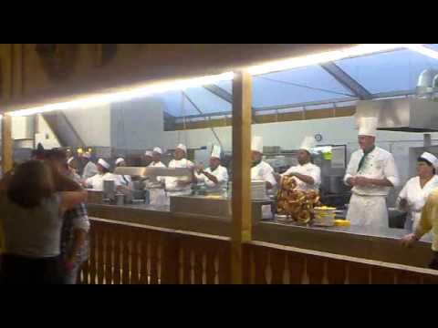 Die Tanzenden Wasenköche im Klauss&Klauss Zelt !.mp4