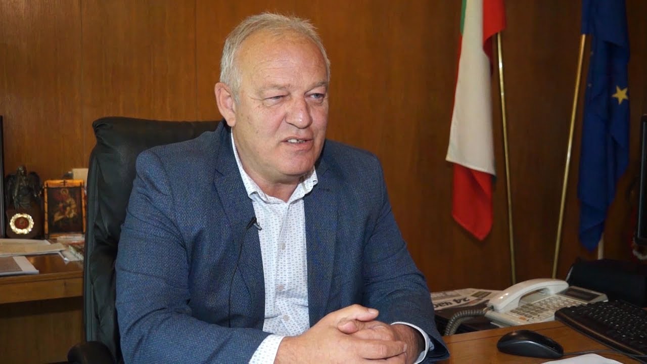 Кметът Мелемов на горещия стол.