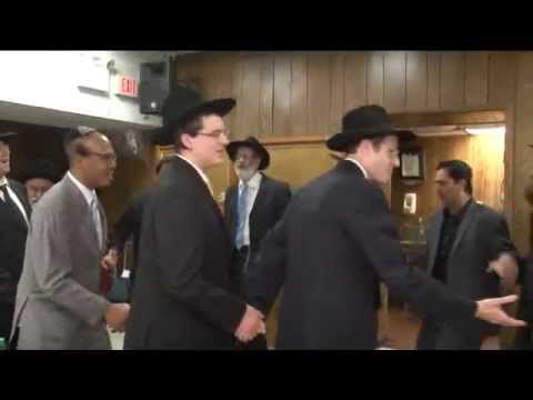 Yeshiva Kesser Torah - Rabbi Rosenblatt Shaar Hanegina, Carlebach Style- Achas Shaalti.mpg