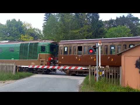 Passaggio a livello Castiglione Tinella (CN) - Level crossing - Bahnübergang