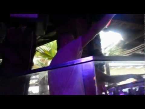 Moree Mk y Dakaneh en directo en Maui Beach (Mojacar, Almeria)