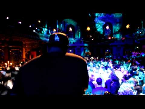 VERITUNES playing Tommy Trash - The End w/ Save the World (Acapella) LIVE @ BERNS 21.12.2012