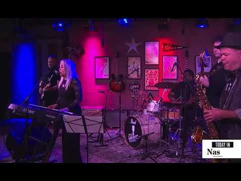 Braunzie Gurl Live Performance