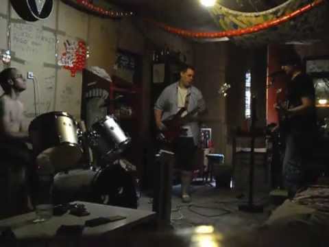 Trikinosys - Maldita extraña forma (Estrago cover)