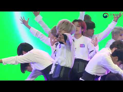 การแสดงจากทีม GunSquad Cover Seventeen ทีมชนะเลิศการแข่งขัน K-POP Cover Dance Festival