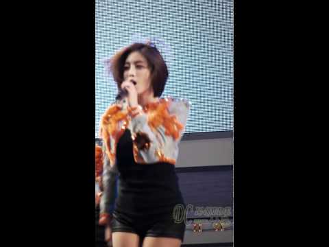 [Cam HD] 110403 T-ara Eunjung - I Go Crazy Because of You @ LG Cinema 3D Game Festival [10]