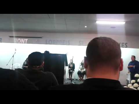 Rusigi singt *vater ich komm*