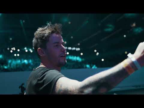 Le Shuuk LIVE with 30 000 GummyBear at WorldClubDome #WinterEdition