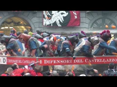 Battaglia arance carro da getto I Difensori del Castellazzo - Carnevale Ivrea 2016