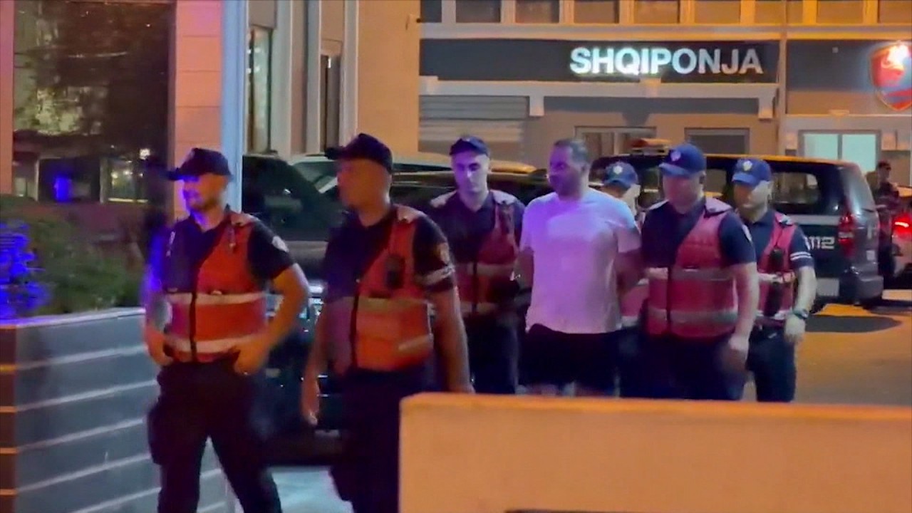 Shpataraku mohon se njihte Agasin, policia dokumentoi hyrjen në kompleksin e vilave në Durrës