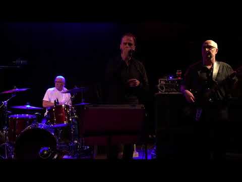 River hip Mama - Charlie Musselwhite by the PinPins