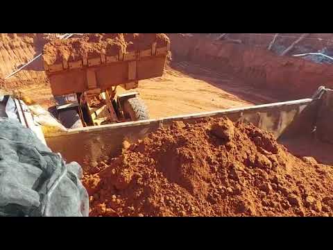 Vídeo de Bob Cat - Serviços de Terraplanagem e Limpeza de Terreno em Bauru, SP por Solutudo