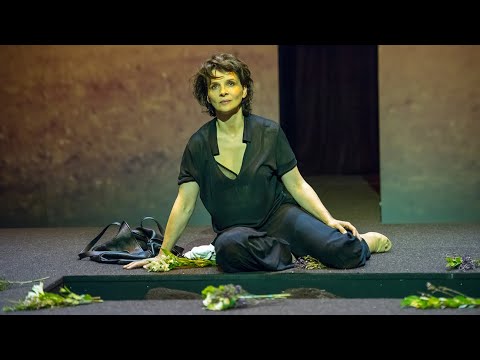 Juliette Binoche/ Antigone at the Barbican 2015