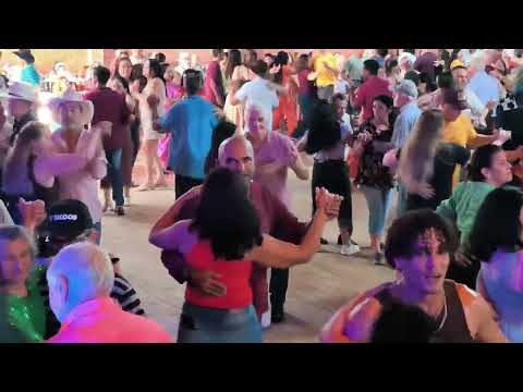 Baile em Mamborê Paraná foi um Sucesso veja e comente 23/19/2026