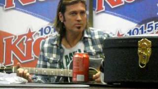 Billy Ray Cyrus singing "She's not crying anymore"