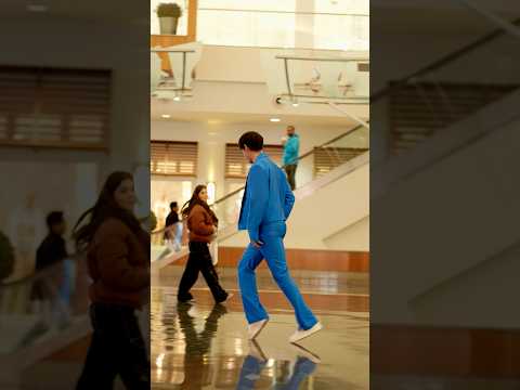 Why walk when I can moonwalk everywhere 😝