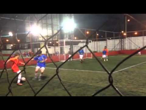 Drible desconcertante do Lucca Schmidt