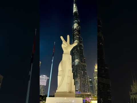 Amazing dancing fountain show from burj khalifa