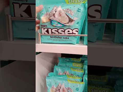 HERSHEY'S KISSES BIRTHDAY CAKE FLAVORED WITH SPRINKLES #asmr #satisfying #sounds #shorts
