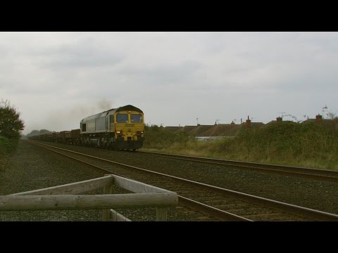 Prestatyn 14.9.2014 - Freightliner 66515 with empty ballast trucks - class 66