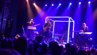 Twin Shadow "When the Lights Turn Out" Live - Granada - 2015-03-17