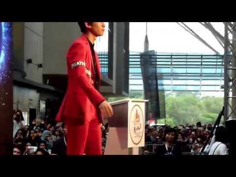 140615 VIXX Hyuk doing aegyo