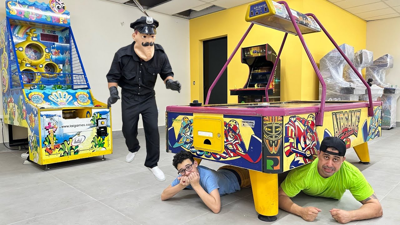 ENCONTRAMOS UM PLAYGROUND ABANDONADO com UM VIGIA MISTERIOSO