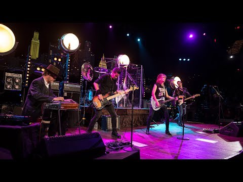 The Pretenders on Austin City Limits "Middle of the Road"