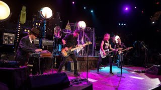 Video thumbnail of "The Pretenders on Austin City Limits "Middle of the Road""