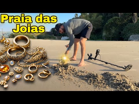 Beach full of jewelry on the sand, we caught everything with a metal detector!