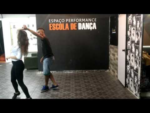 Aline Vecchi e PH - Gelo na balada