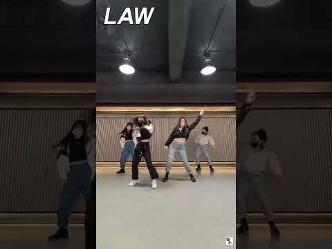 [엄마춤춘다] 윤미래,비비(BIBI) - LAW(Prod. Czaer) | 스맨파 부리더 | challenge | 챌린지 | 안무 #shorts [와와댄스마포본점]