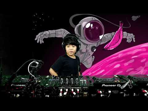 DJ Austin (Groove BKK & DJ Center Group present Thailand’s youngest DJ)