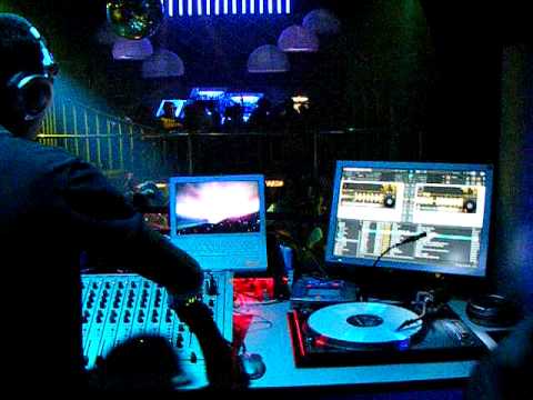 FRANK THE JAGUAR BASS REACTION SONANDO EN INSOMNIA EMOTIONAL CLUB (TONI MEDINA) INSUMMER 2009