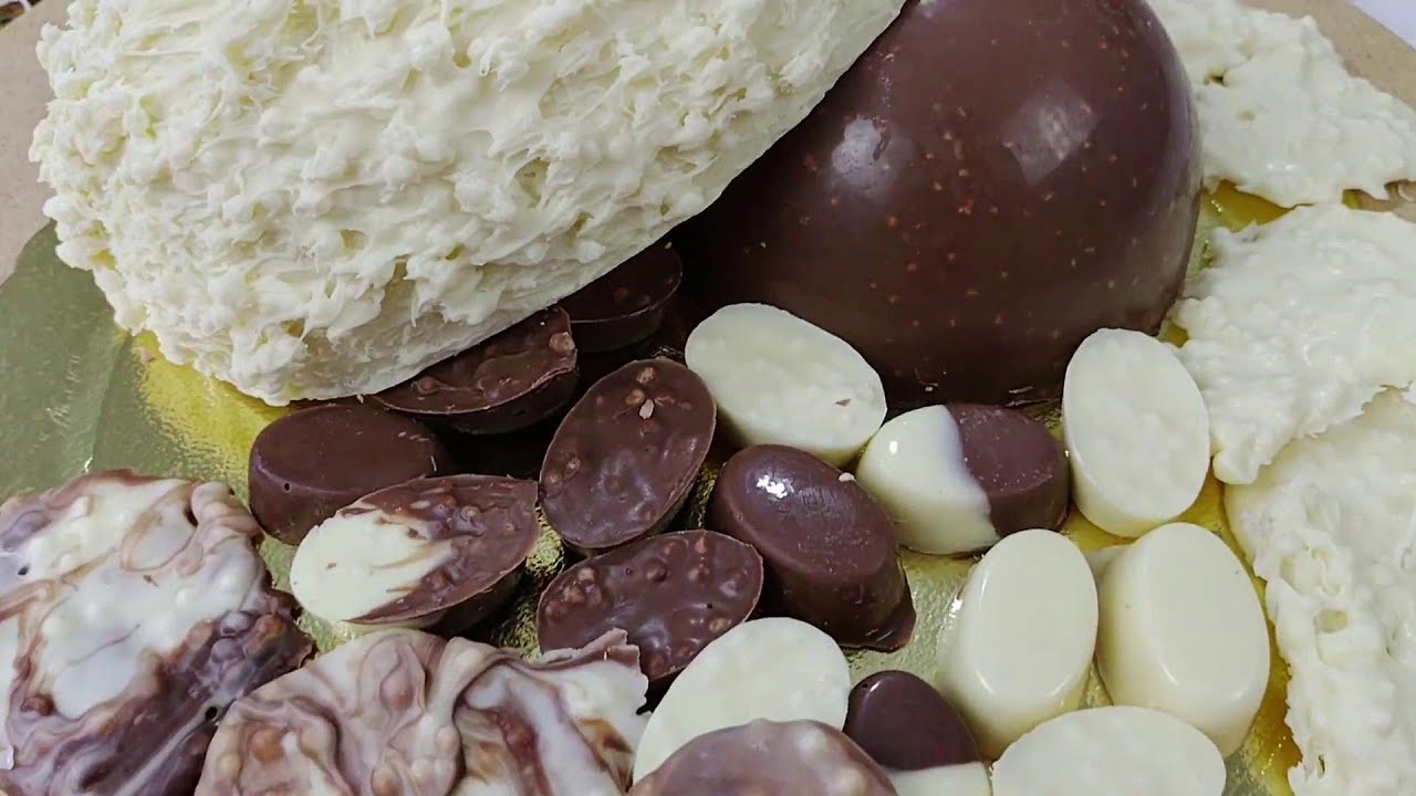 Ovo de Páscoa e Bombons Crocantes de Flocos de Arroz