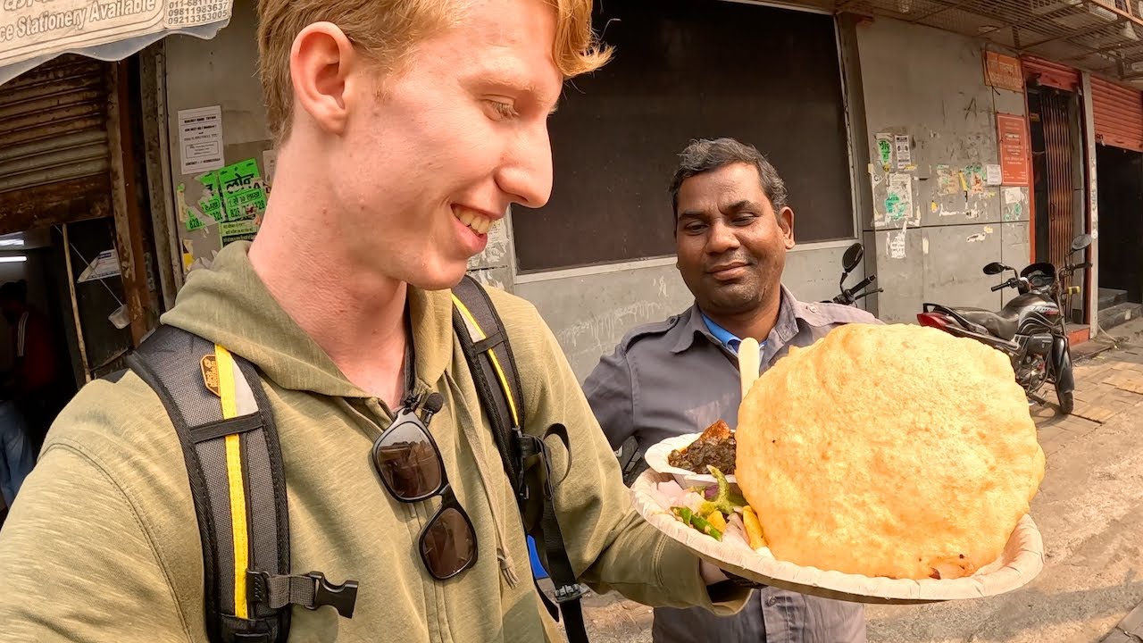 Trying Indian breakfast for the first time!! $1.10 Paneer Chole Bhature in North Delhi 🇮🇳