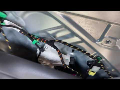 Не работает ручка открывания пассажирской двери Volkswagen Tiguan, ремонт за 1 минуту.