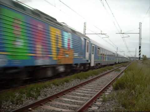 Transito di un Leonardo Express a Parco Leonardo il 28 04 09