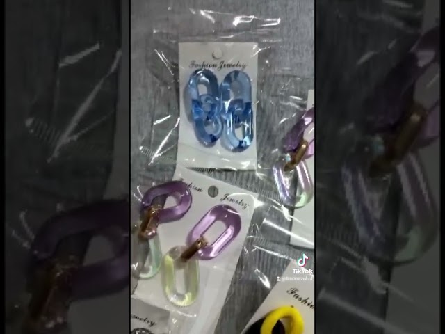 Vídeo relacionado con Tyqour Pendientes de Acrílico Retro de los Años 80 y 90, Diseño Neón Amarillo Vintage 8 x 2 cm para Fiesta Temática